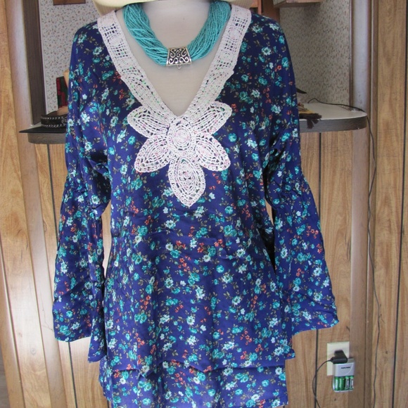 Rodeo Fox Navy Floral Bell-Sleeved Tunic Brand New - Picture 1 of 8